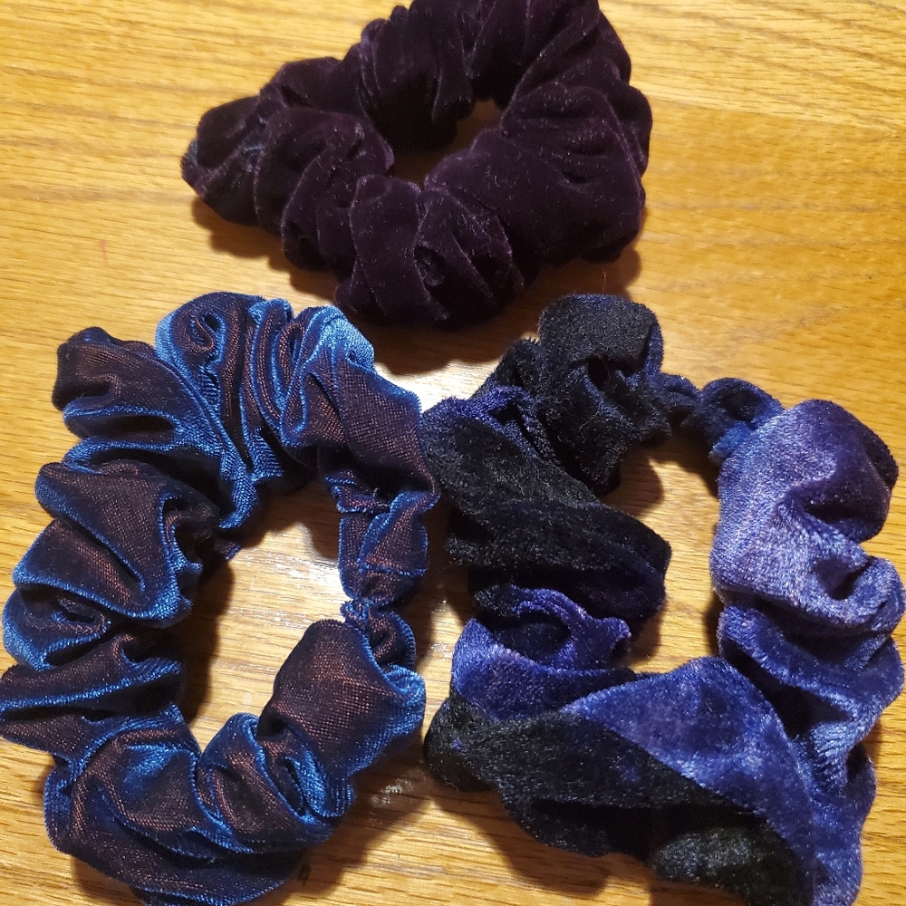9 Velvet Hair Scrunchies - Picture 4 of 6